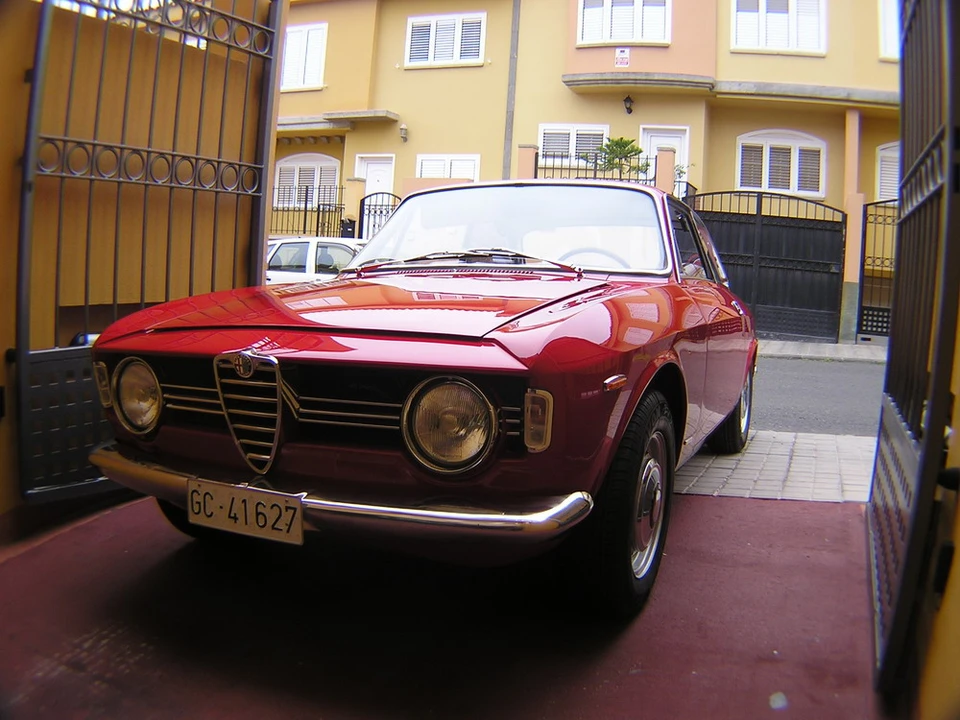 1966 Alfa Romeo Giulia Sprint GT Veloce - Image 26 of 31