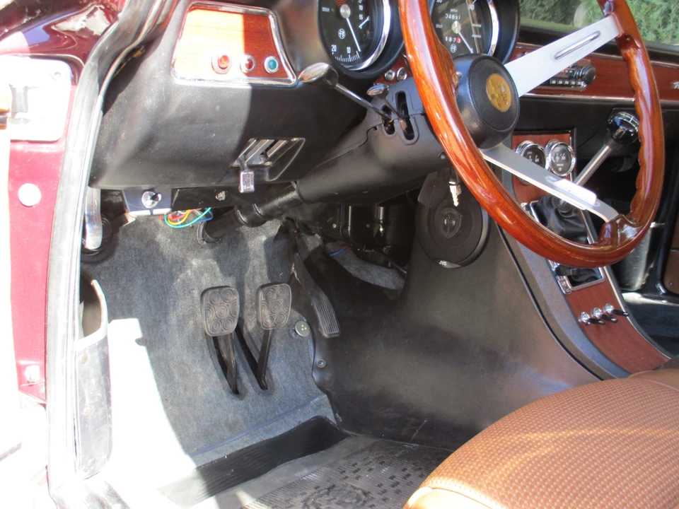1969 Alfa Romeo 1750 GT Veloce - Image 28 of 31
