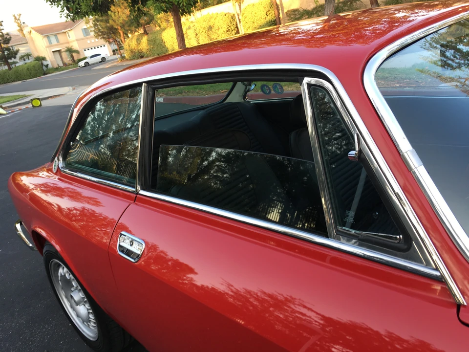 1974 Alfa Romeo 2000 GT Veloce - Image 13 of 31