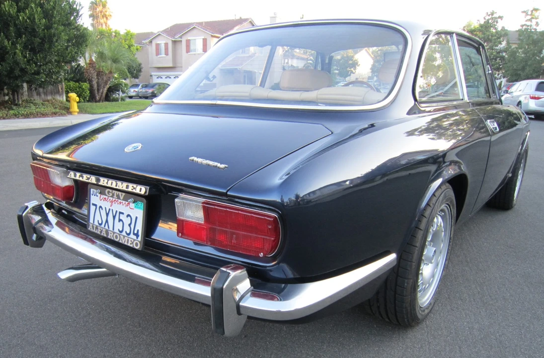 1974 Alfa Romeo 2000 GT Veloce - Image 13 of 31