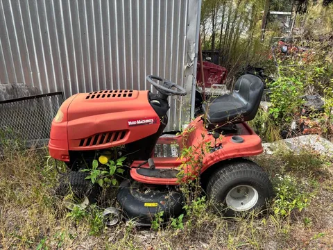 Riding lawnmower