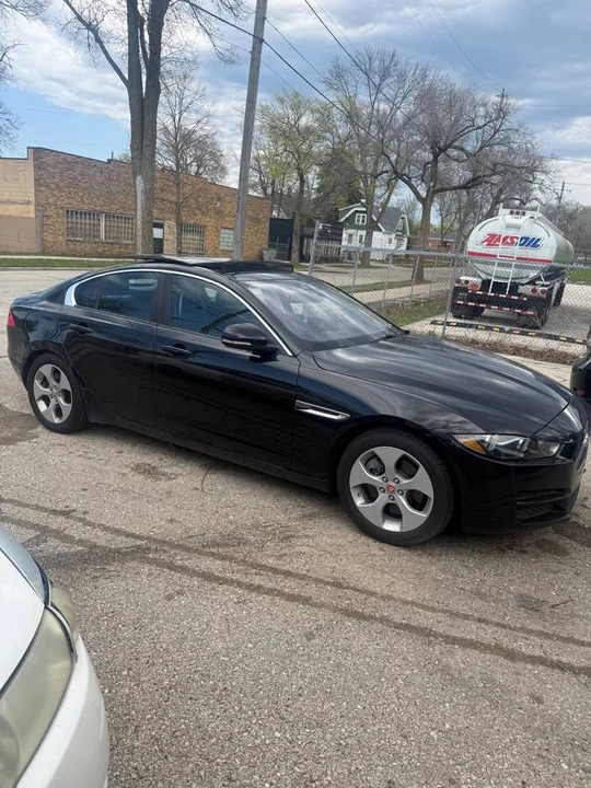 2017 Jaguar XE - Image 2 of 7