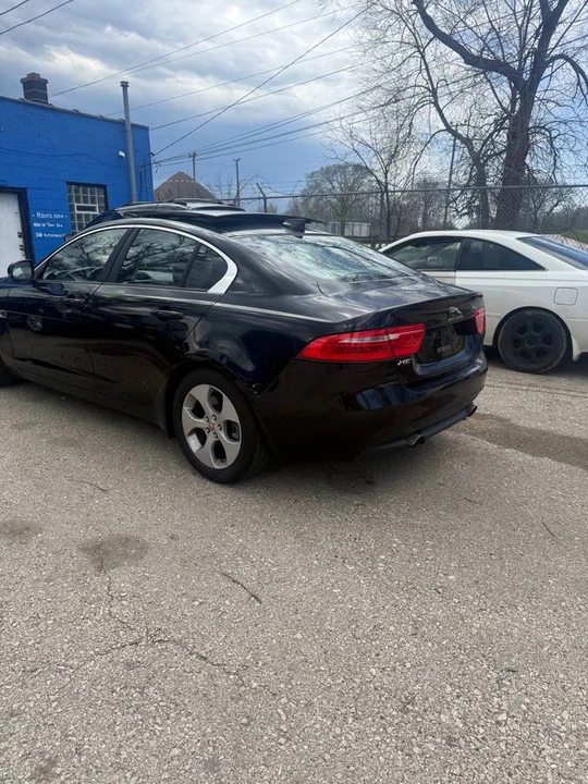 2017 Jaguar XE - Image 4 of 7