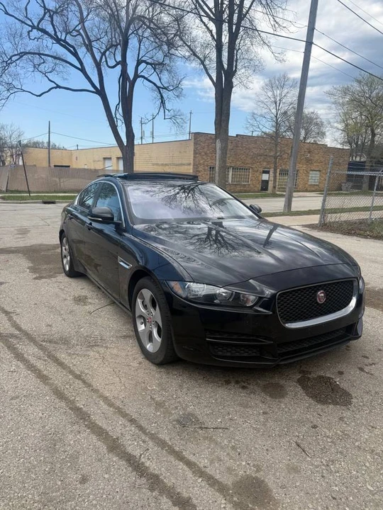 2017 Jaguar XE - Image 3 of 7