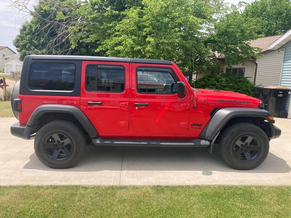 2023 Jeep JL Wrangler - Image 3 of 12