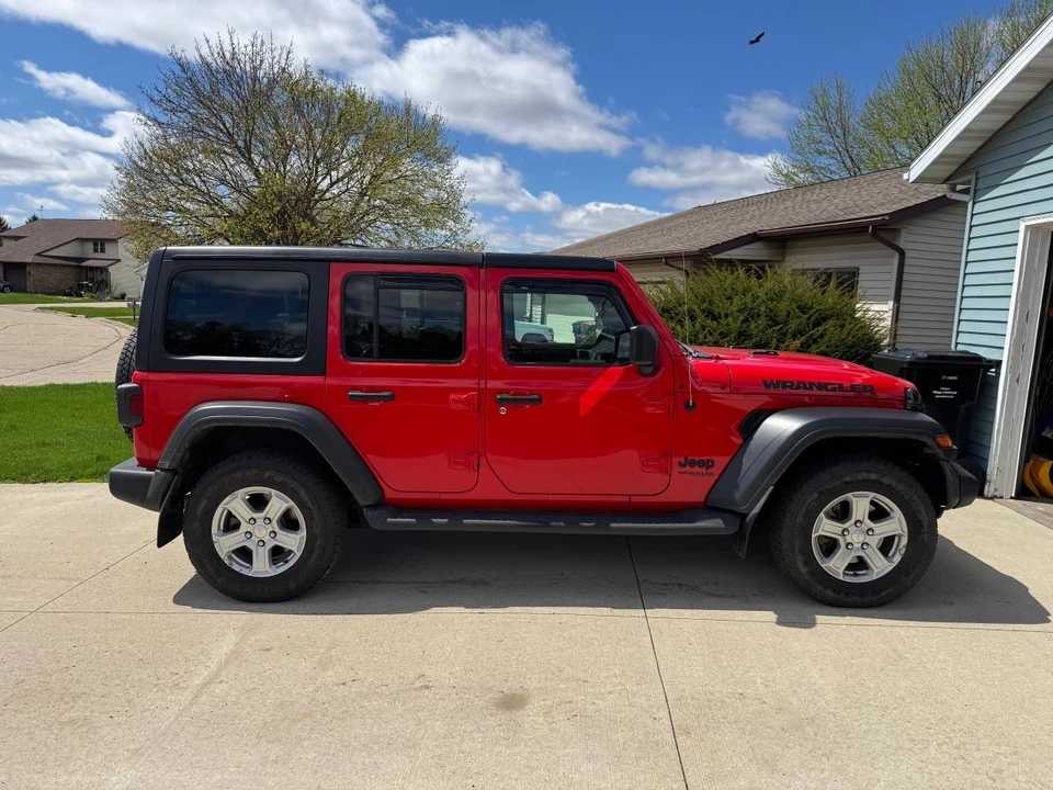 2023 Jeep JL Wrangler - Image 9 of 12