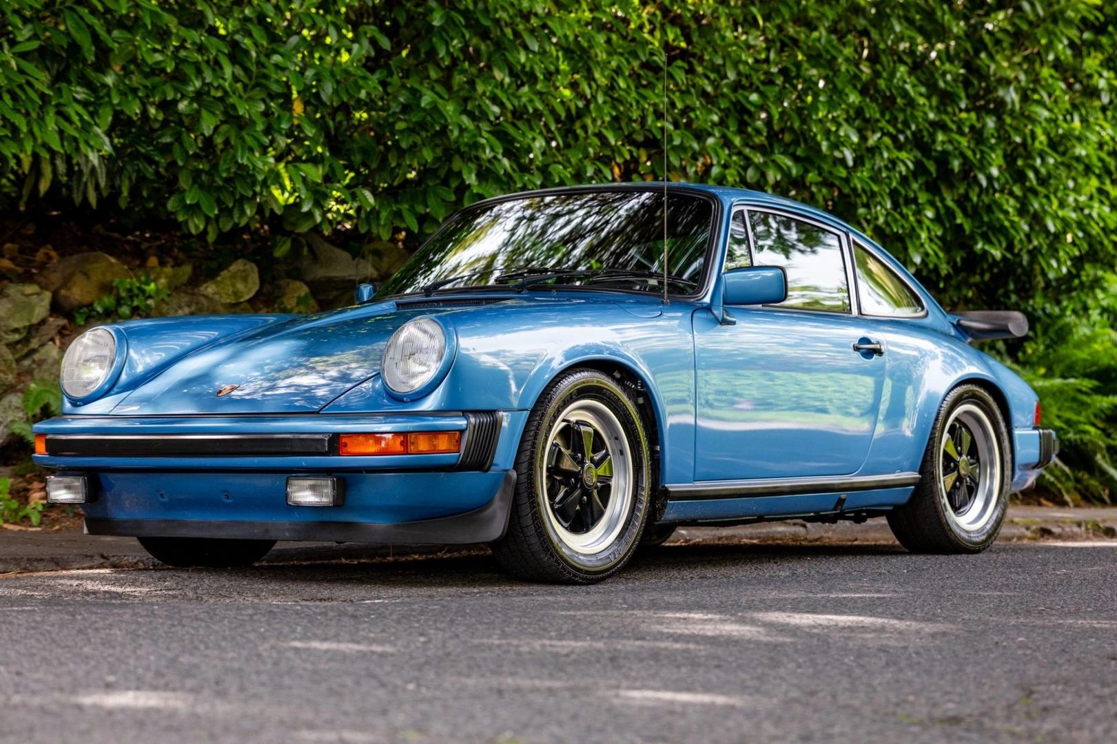 Porscheplatz1