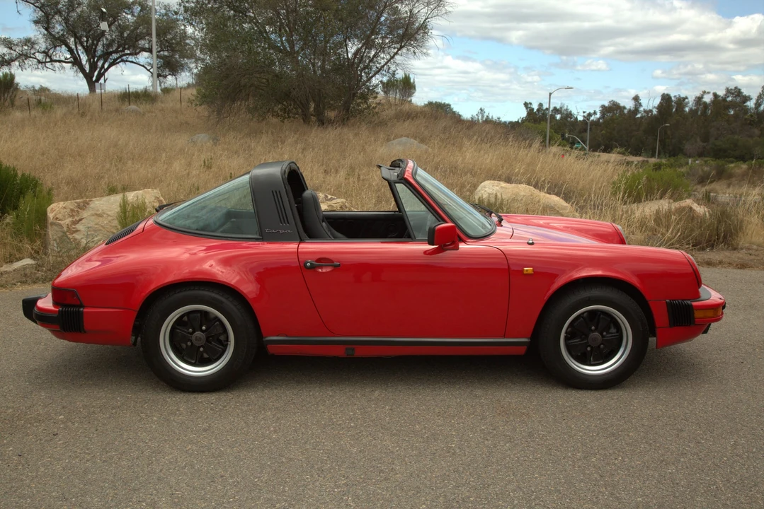 1984 Porsche 911 Carrera 3.2 - Image 13 of 31
