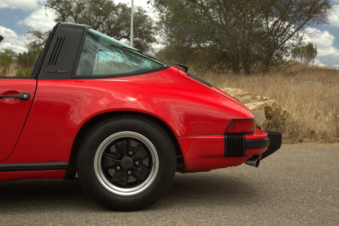 1984 Porsche 911 Carrera 3.2 - Image 27 of 31