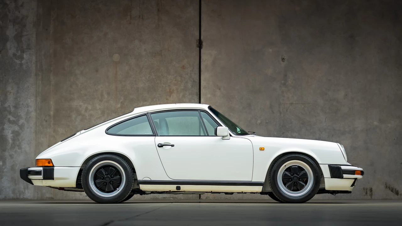 1989 Porsche 911 Carrera 3.2 - Image 16 of 31