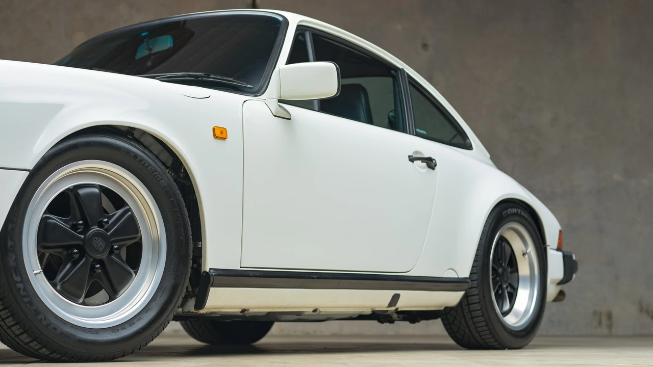 1989 Porsche 911 Carrera 3.2 - Image 24 of 31