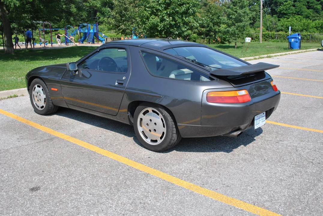 1989 Porsche 928 S4 - Image 17 of 31