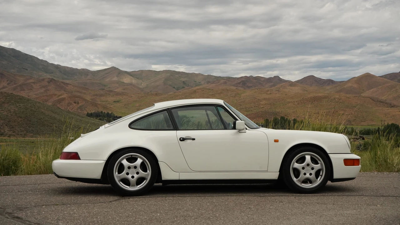 1991 Porsche 964 Carrera 4 - Image 7 of 31