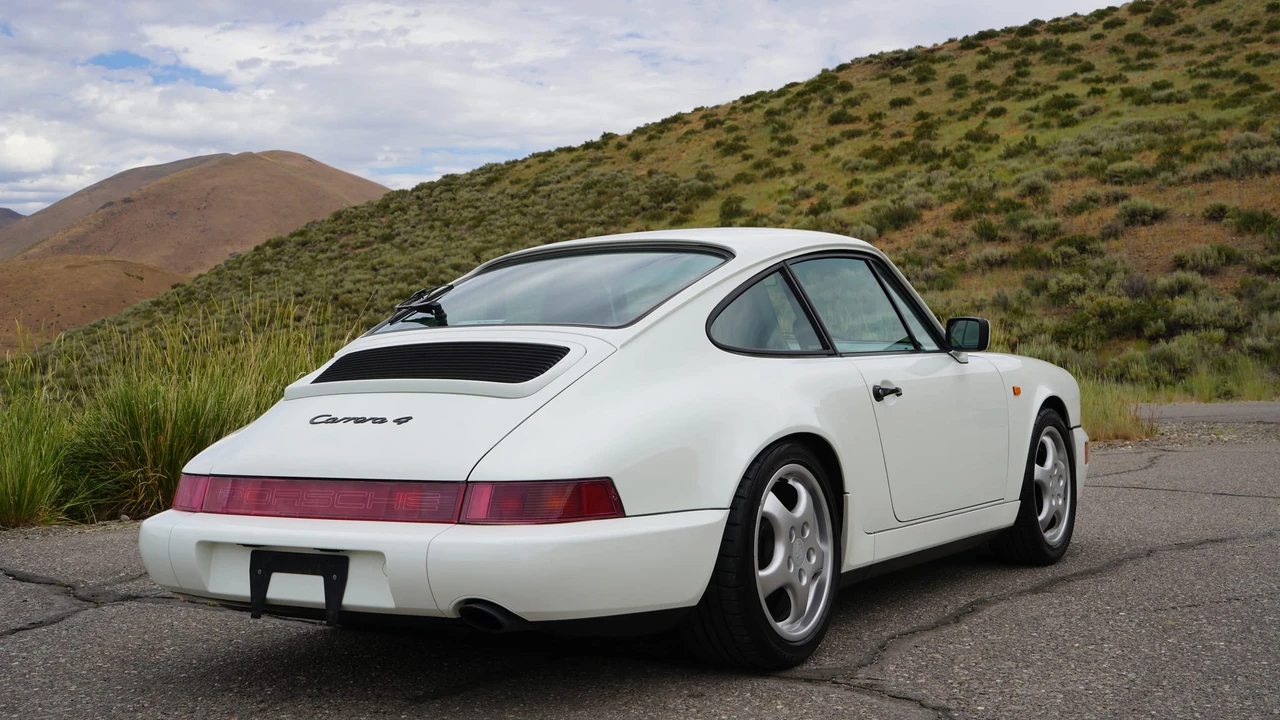 1991 Porsche 964 Carrera 4 - Image 9 of 31