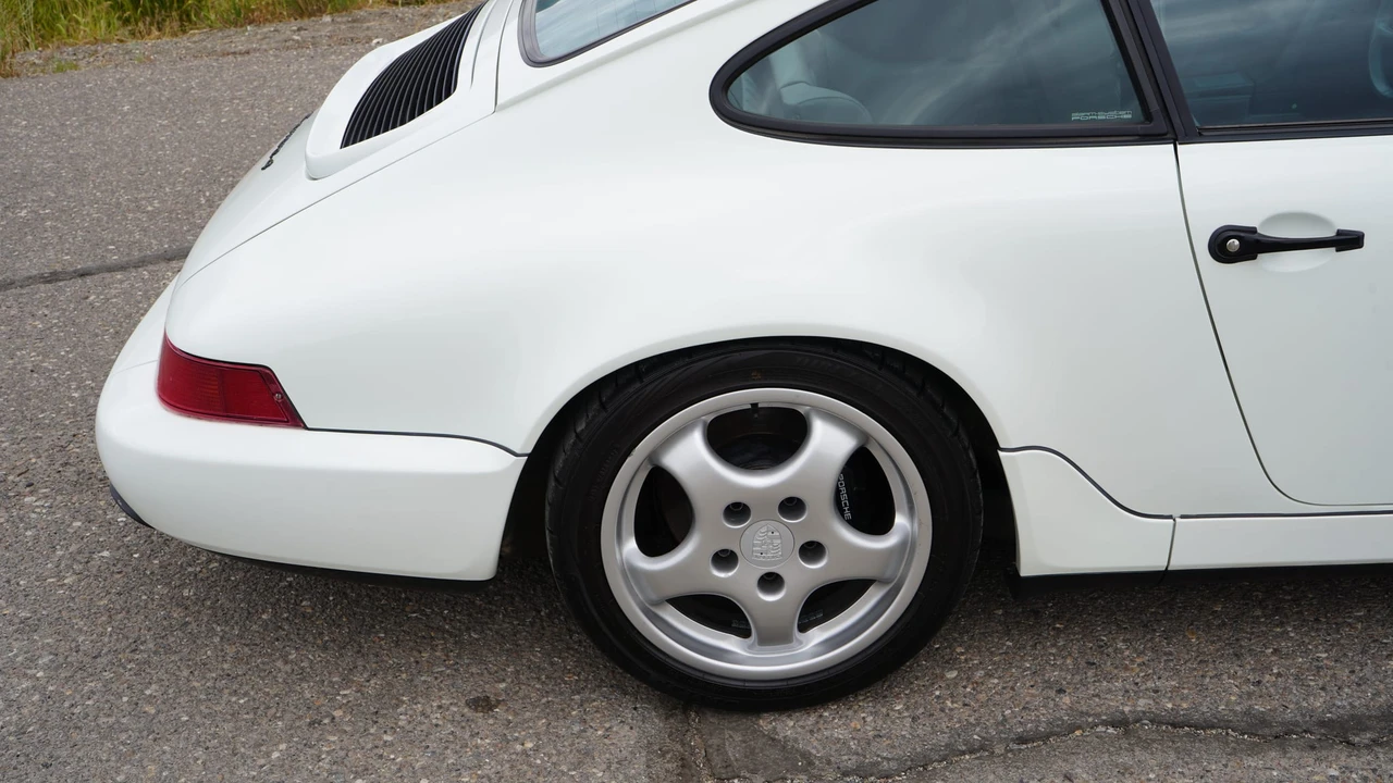 1991 Porsche 964 Carrera 4 - Image 23 of 31