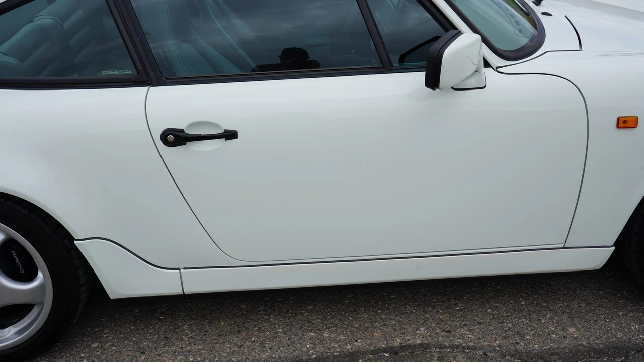 1991 Porsche 964 Carrera 4 - Image 24 of 31