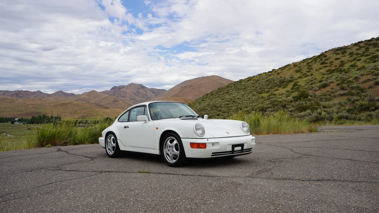 1991 Porsche 964 Carrera 4 - Image 2 of 31