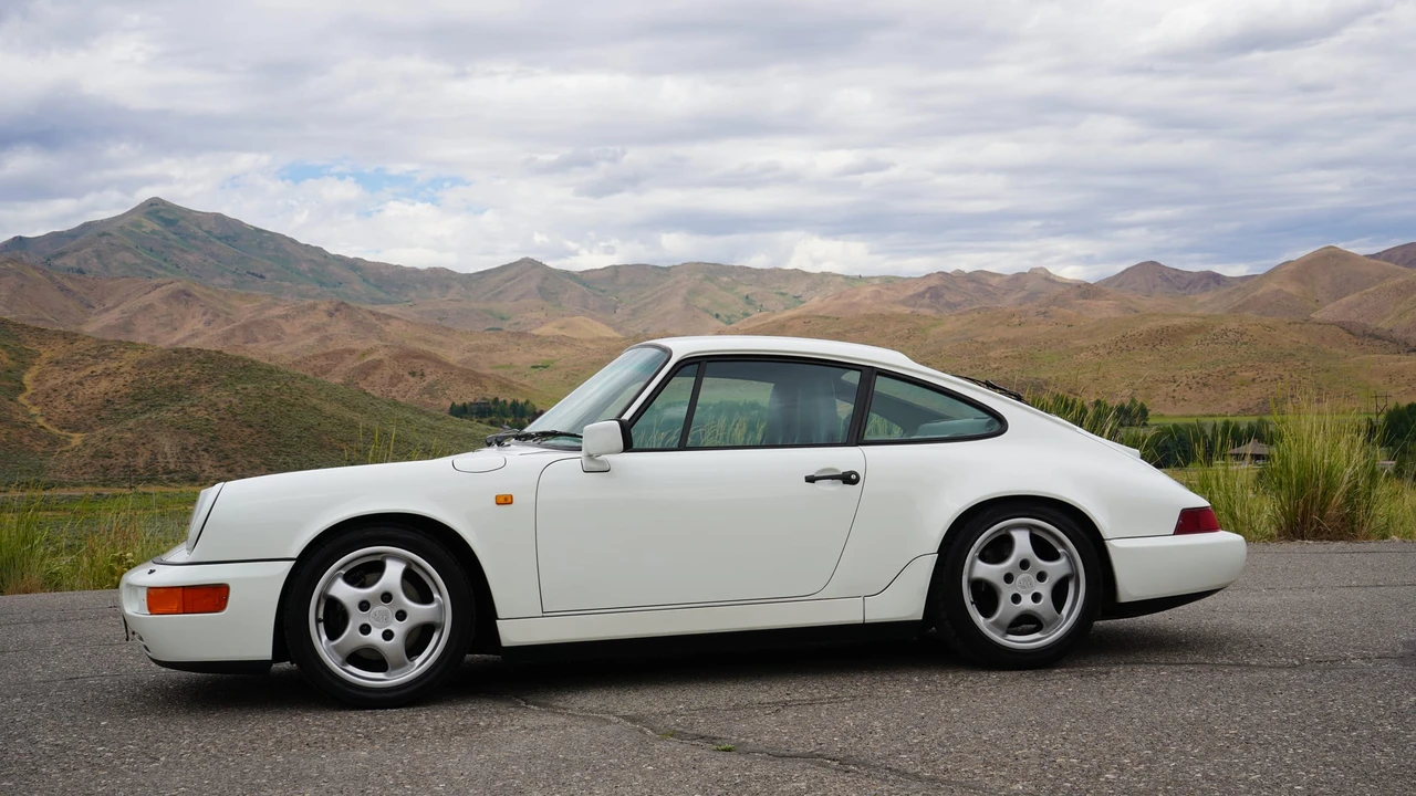 1991 Porsche 964 Carrera 4 - Image 13 of 31