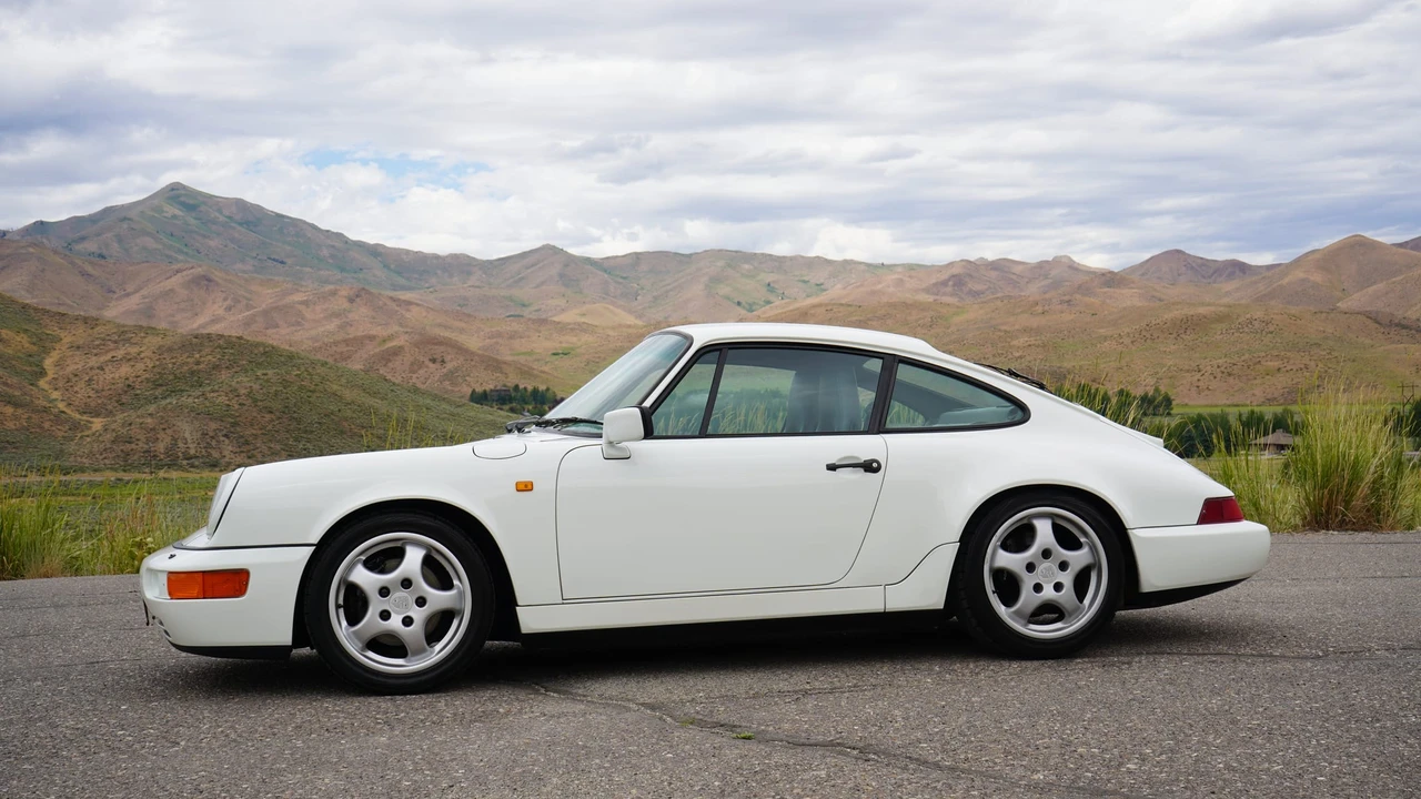 1991 Porsche 964 Carrera 4 - Image 14 of 31