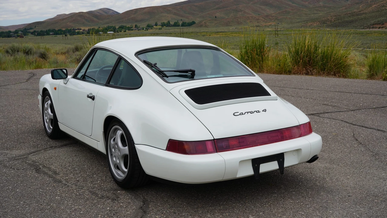 1991 Porsche 964 Carrera 4 - Image 12 of 31