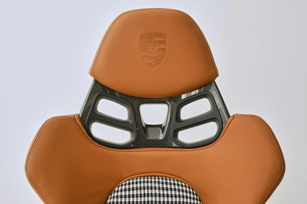Parts & Memorabilia Seats & Interior - Image 2 of 5