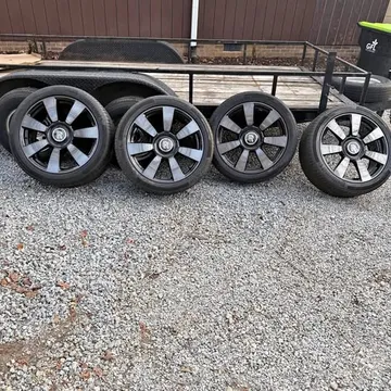 Rolls-Royce Cullinan Wheels and Tires Set