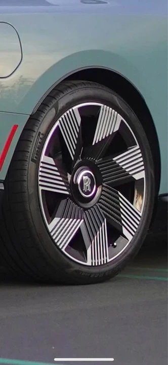Rolls-Royce Spectre - Image 4 of 4