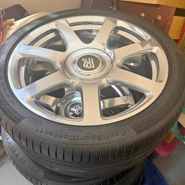 Rolls-Royce 21" Chrome Wheels and Tires