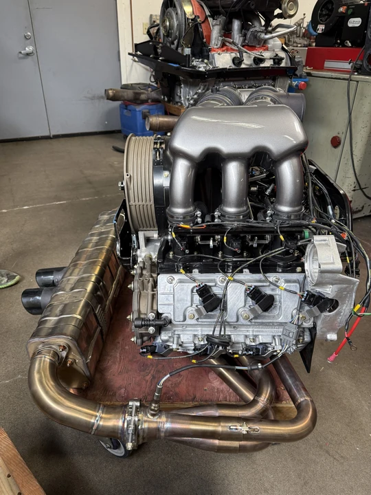 Parts & Memorabilia Engines - Image 11 of 31