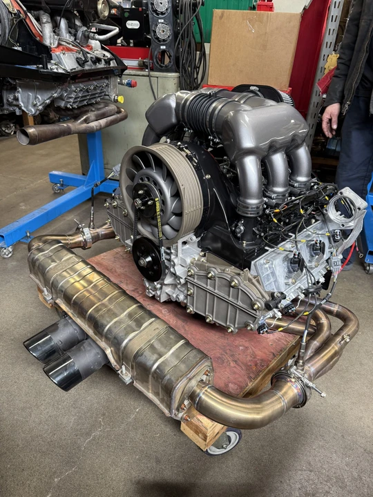 Parts & Memorabilia Engines - Image 10 of 31