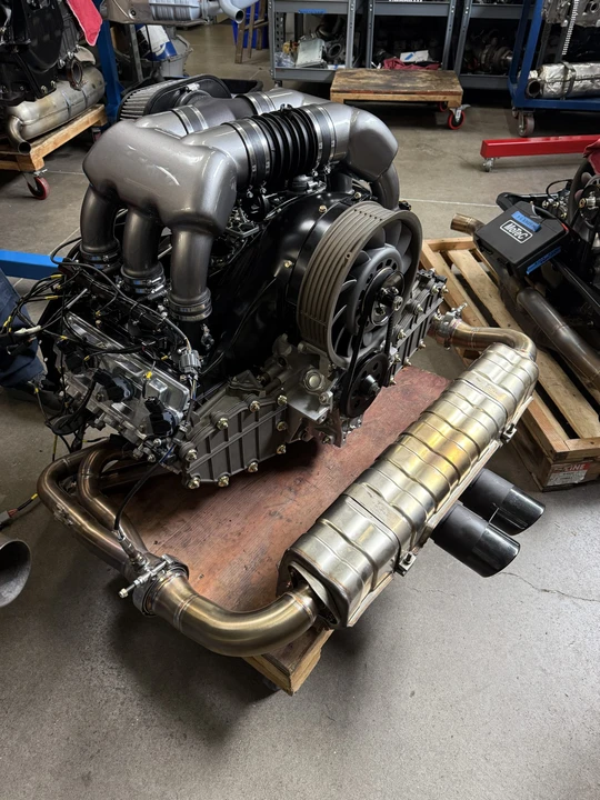 Parts & Memorabilia Engines - Image 23 of 31