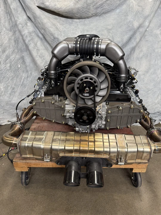 Parts & Memorabilia Engines - Image 6 of 31