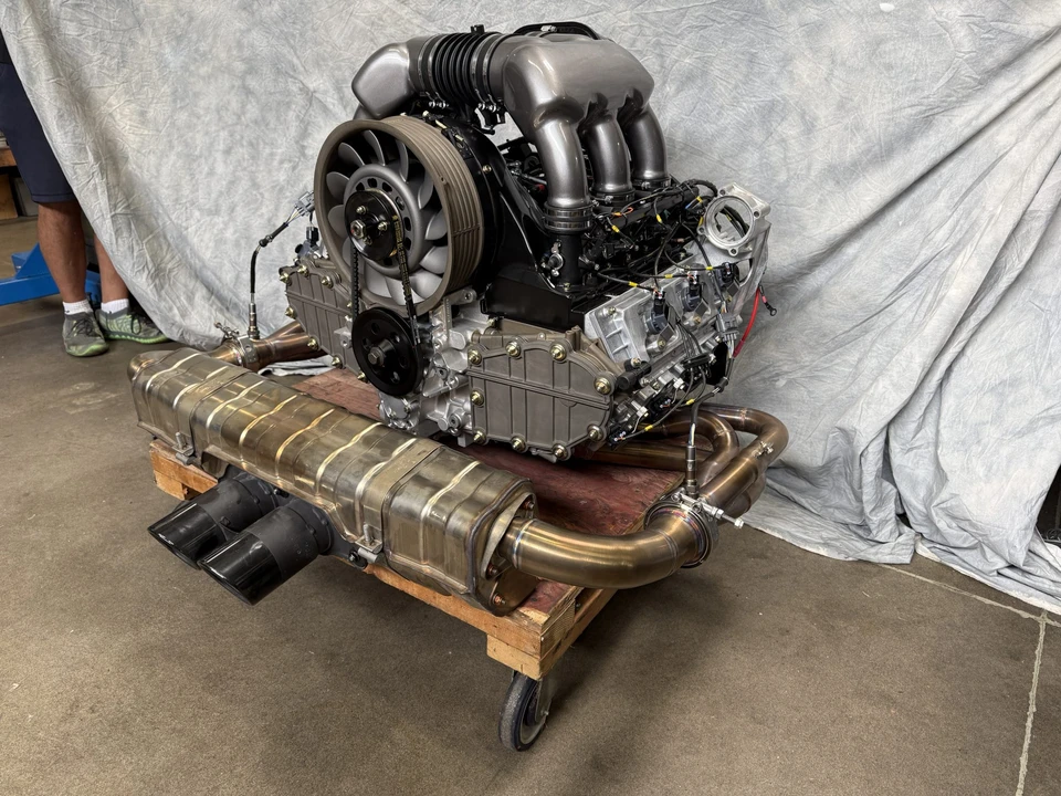 Parts & Memorabilia Engines - Image 3 of 31