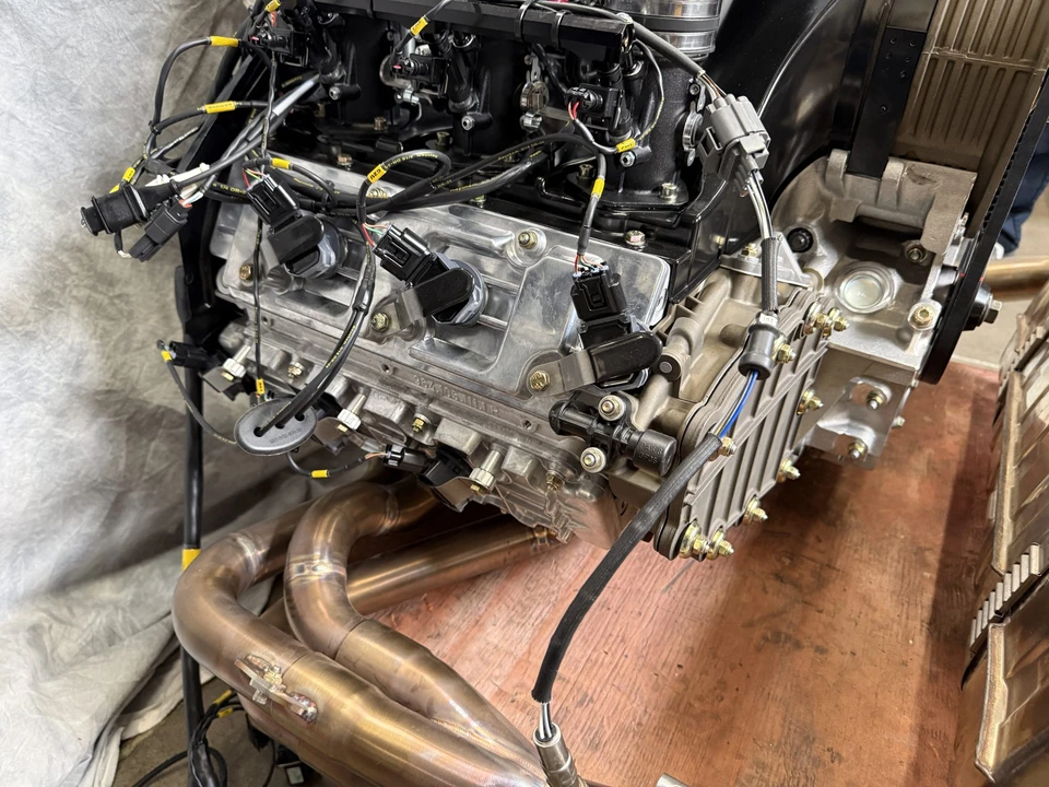 Parts & Memorabilia Engines - Image 22 of 31