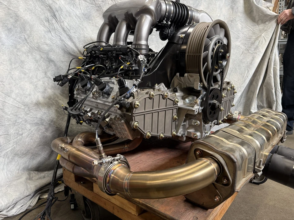 Parts & Memorabilia Engines - Image 4 of 31