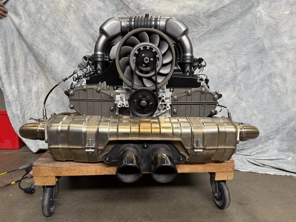 Parts & Memorabilia Engines - Image 5 of 31