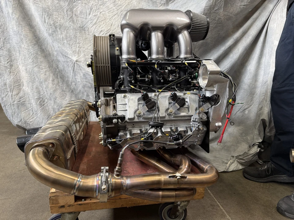 Parts & Memorabilia Engines - Image 9 of 31