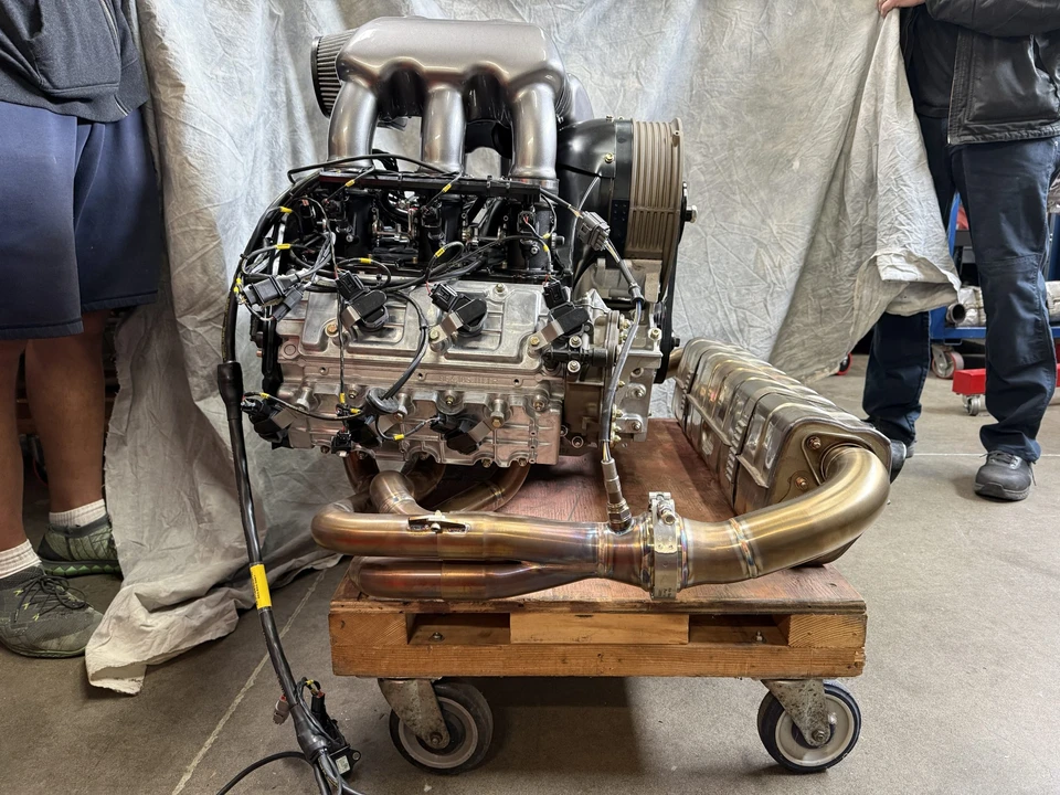 Parts & Memorabilia Engines - Image 8 of 31