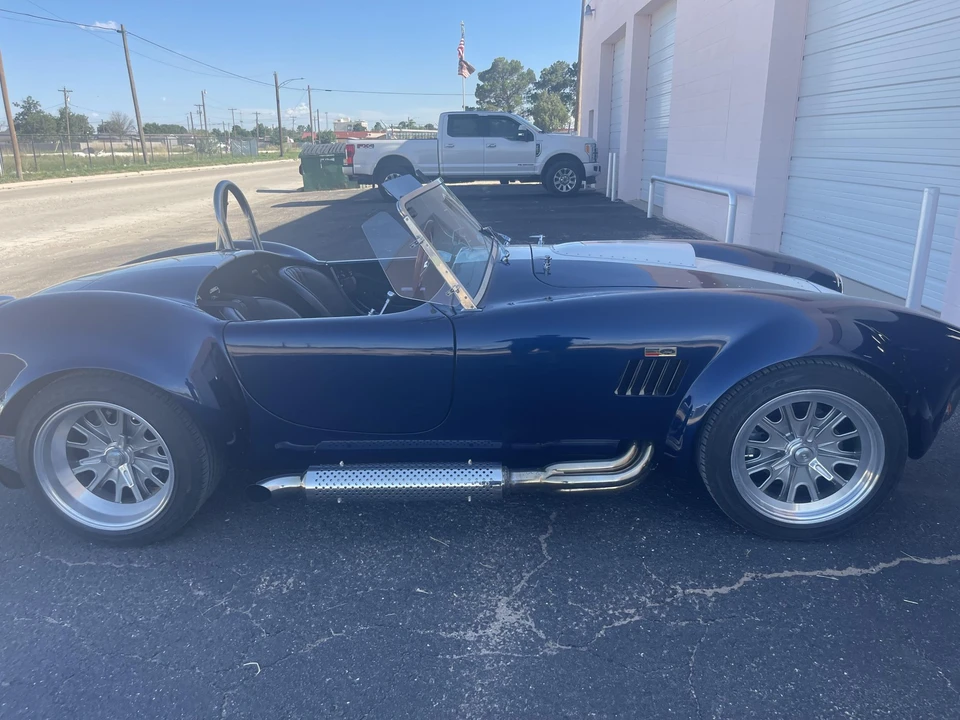 Shelby Cobra Replica - Image 11 of 31
