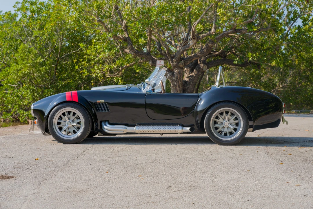 Shelby Cobra Replica - Image 8 of 31