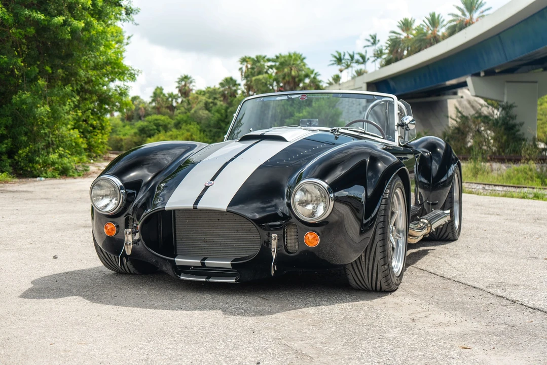 Shelby Cobra Replica - Image 2 of 31