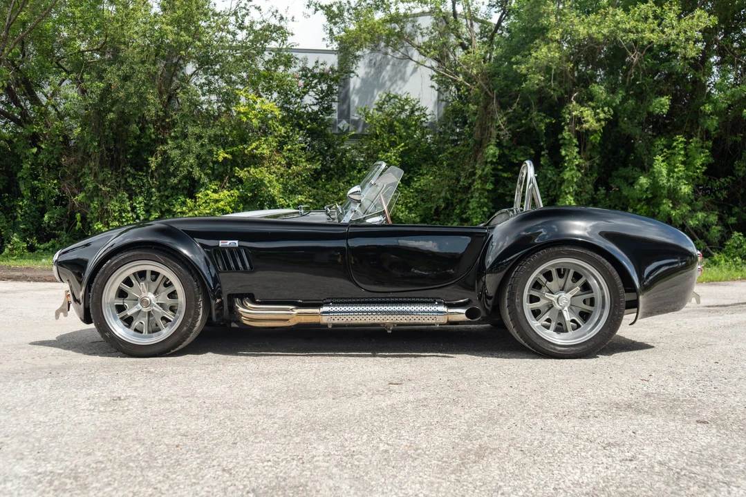 Shelby Cobra Replica - Image 9 of 31