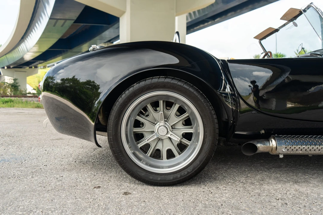 Shelby Cobra Replica - Image 27 of 31