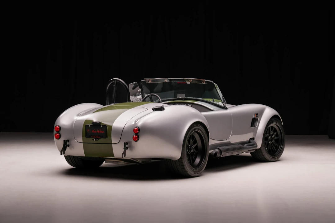 Shelby Cobra Replica - Image 8 of 31