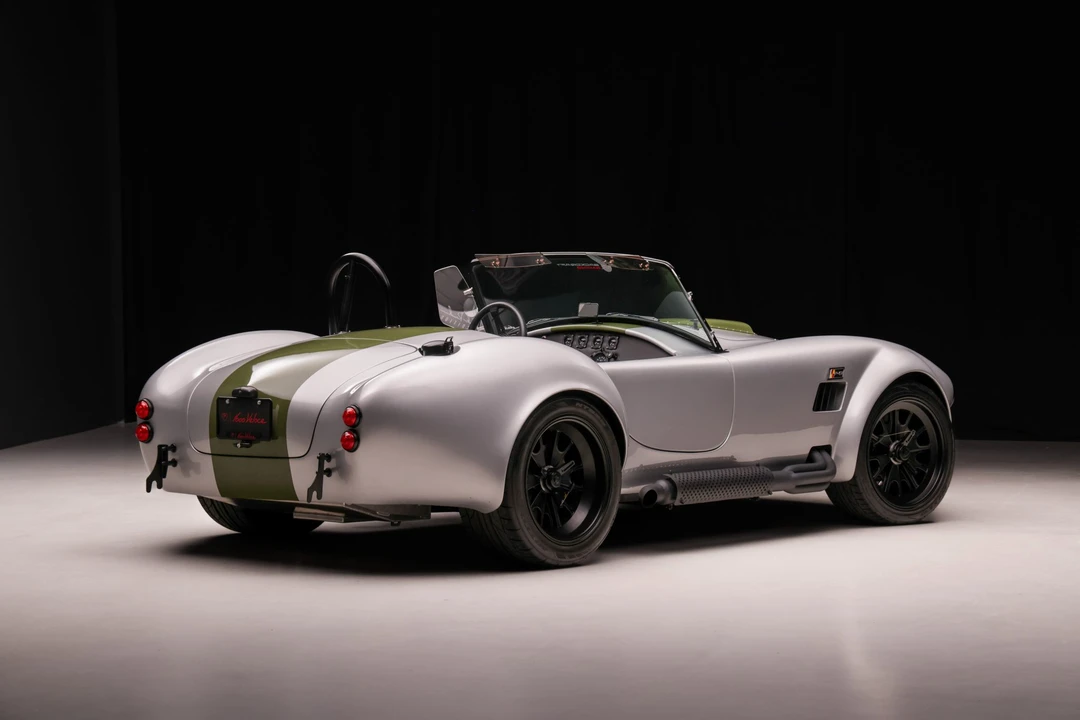Shelby Cobra Replica - Image 9 of 31