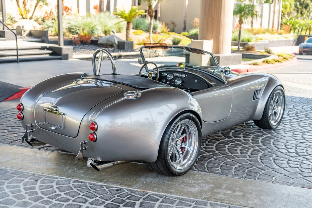 Shelby Cobra Replica - Image 8 of 31