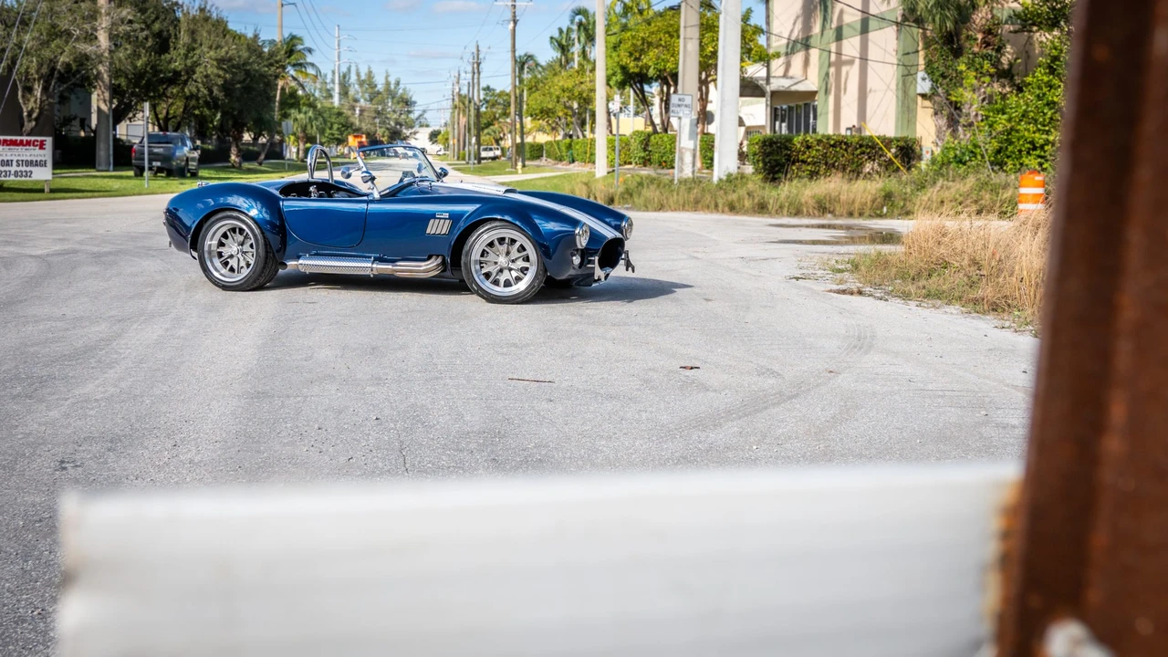 Shelby Cobra Replica - Image 7 of 31