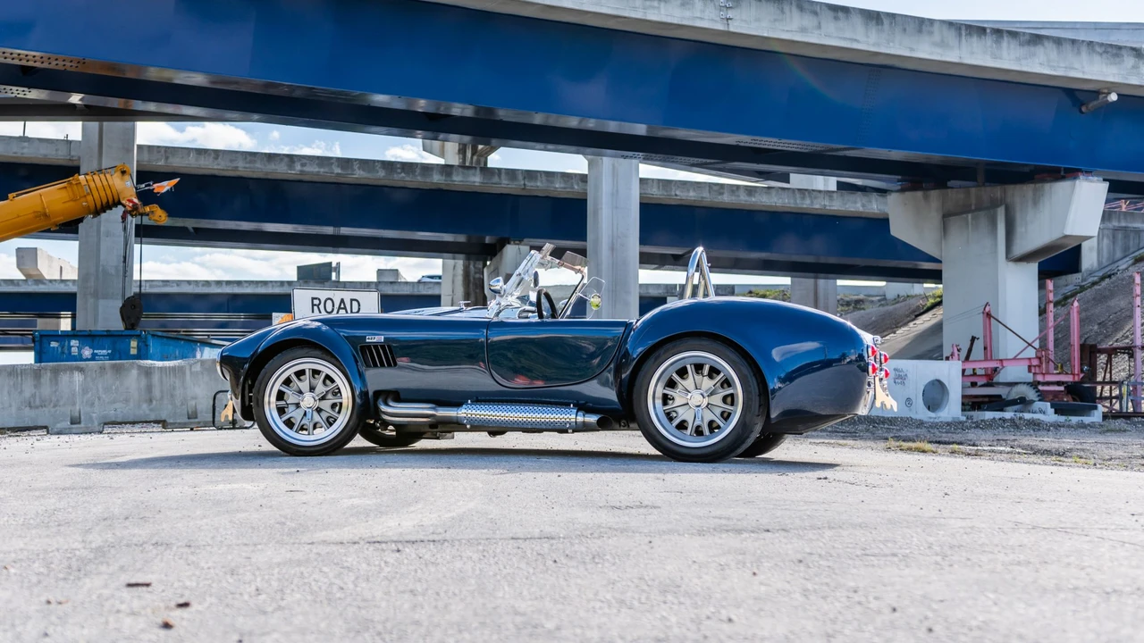 Shelby Cobra Replica - Image 13 of 31
