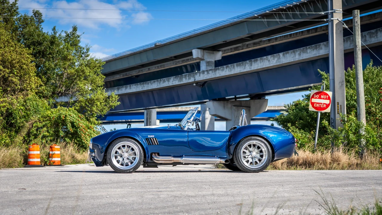 Shelby Cobra Replica - Image 14 of 31