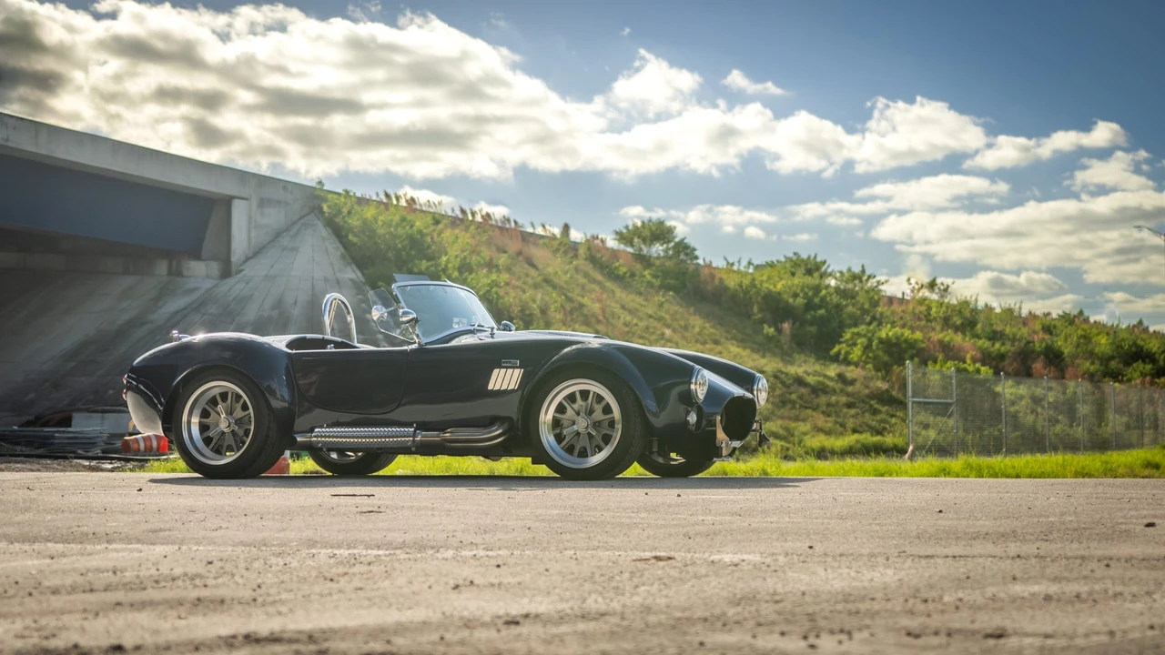 Shelby Cobra Replica - Image 8 of 31